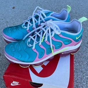 Nike air vapor max plus.  Worn once!